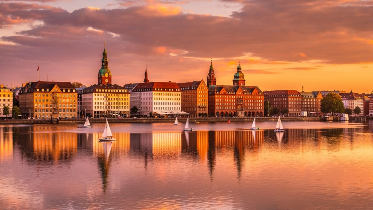 Sonnenuntergang an der Alster: Hamburgs magisches Abendspiel neu erleben