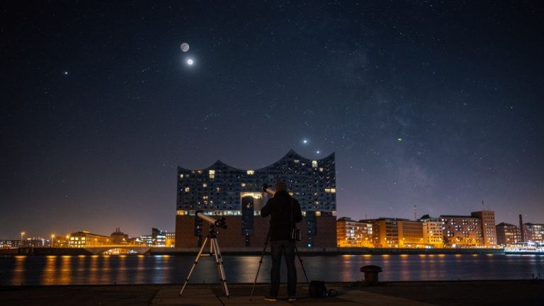 Astronomie-Abend in Hamburg: Dein Blick zu den Sternen über der Elbe
