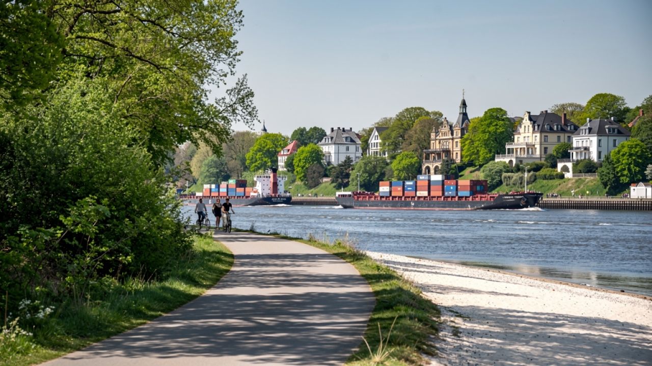 Der Elbwanderweg nach Teufelsbrück: Dein ultimativer Guide für Hamburgs schönste Elb-Auszeit 2025