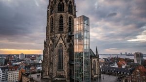 Das St. Nikolai Mahnmal: Hamburgs ewige Mahnung im Wandel der Zeit