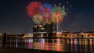 Feuerwerke ĂŒber der Elbe Juni 2026: Dein Guide zum Lichterzauber in Hamburg