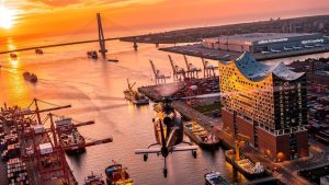 Helikopterrundflug Finkenwerder: Dein atemberaubender Blick auf Hamburgs maritime Seele