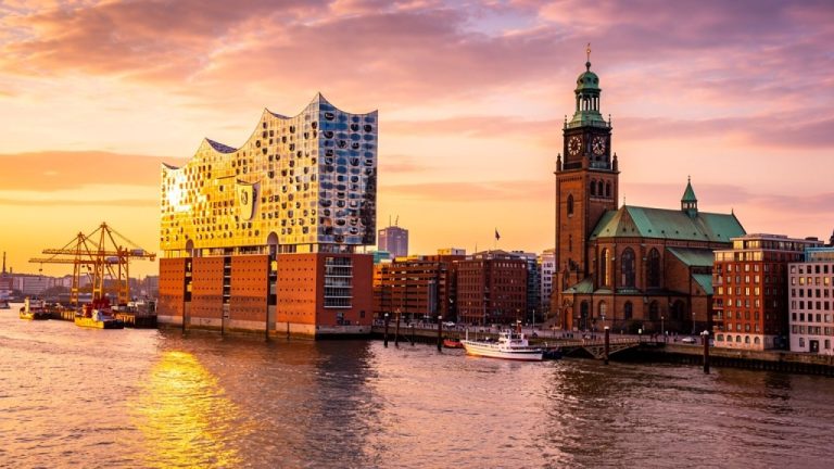 Hamburgs Wahrzeichen: Michel und Elbphilharmonie – Zeitlose Ikonen im Wandel
