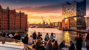 Elbphilharmonie Plaza Ausblick: Dein unvergleichlicher Blick auf Hamburgs Herzschlag
