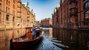 Kanalfahrt mit Guide: Entdecke Hamburgs Wasserwege neu – Neuigkeiten und Insider-Tipps für 2026