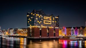 Elbphilharmonie bei Nacht: Ein Glanzlicht Hamburgs im Dunkeln