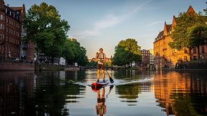 SUP-Kurse fĂŒr AnfĂ€nger in Hamburg: Dein Sprungbrett ins Stand-Up-Paddling-Abenteuer